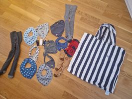 Kleiderpaket Lätzli/Strumpfhosen/Badetuch