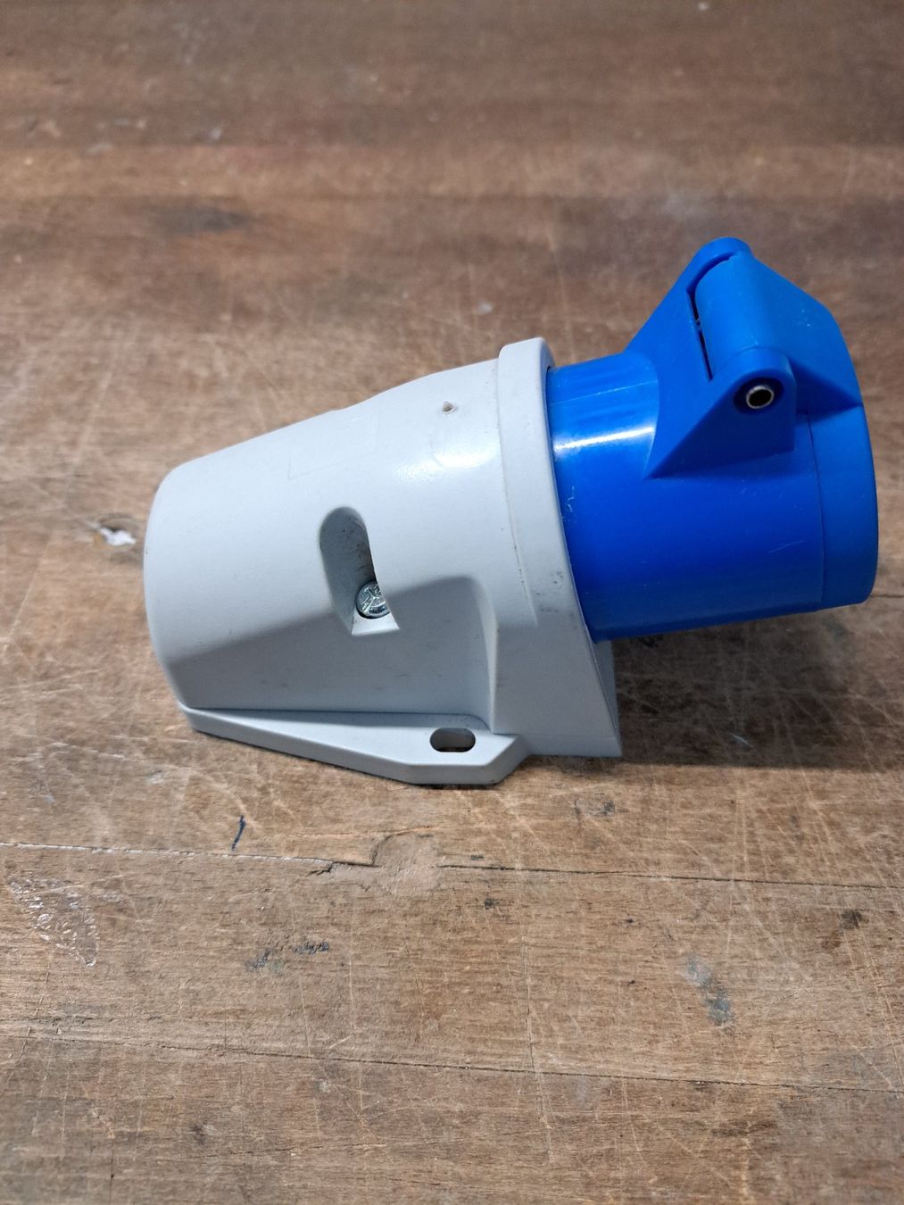 Stecker: Bals Wandsteckdose 16-6h – Neu (gemäss Beschreibung) aus Tegerfelden von Spick67