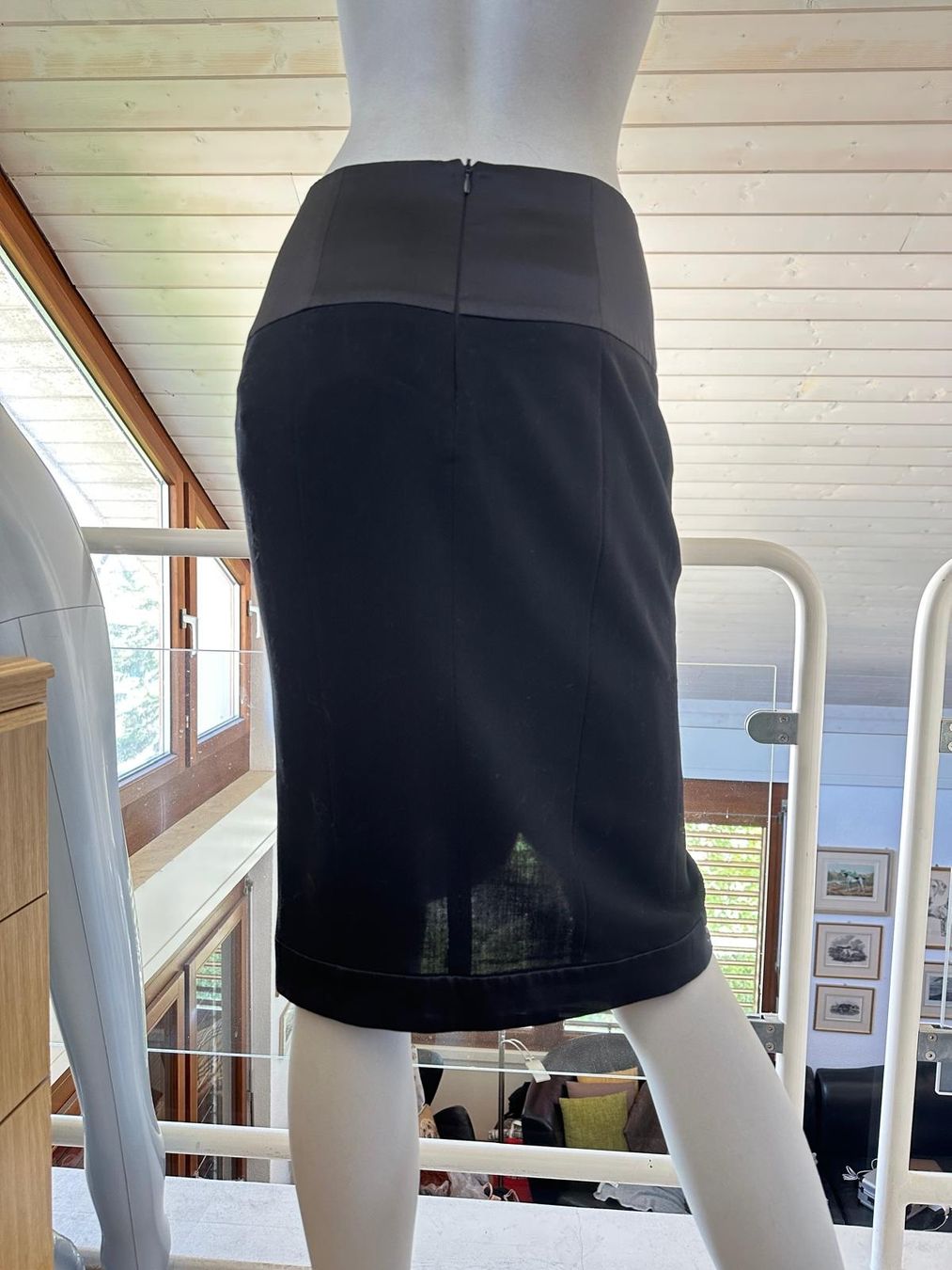 Armani Gonne: Jupe von EMPORIO ARMANI – Usato da Neuhausen venduto da Lechasseur 2