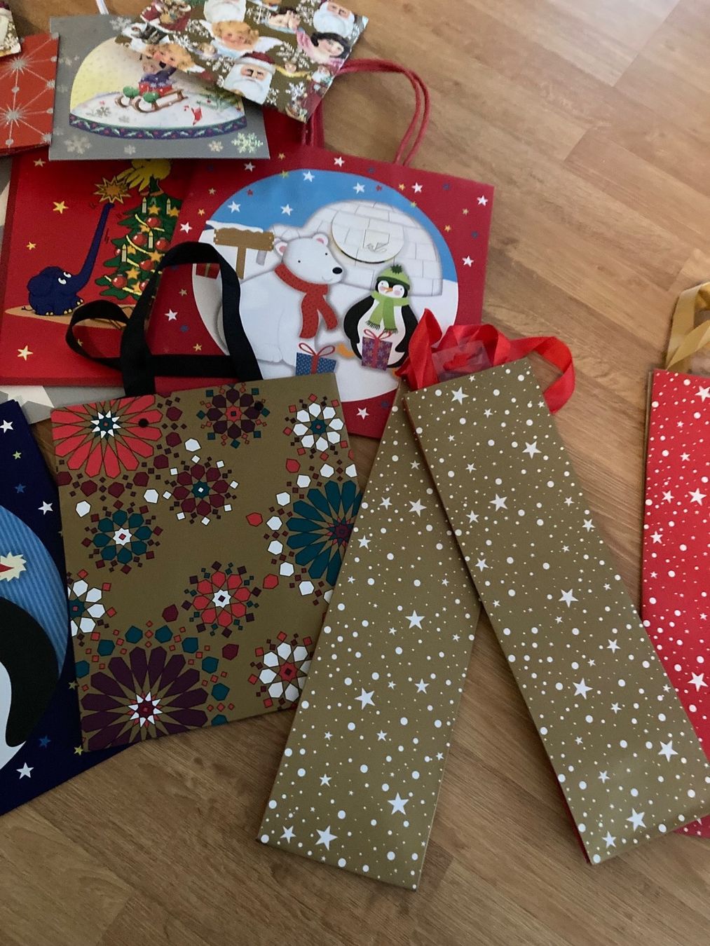 Tutte le decorazioni: Div. Geschenktaschen – Nuovo (secondo la descrizione) da Emmenbrücke venduto da JJ_89 2