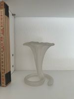Skulpturale Vase aus satiniertem Glas