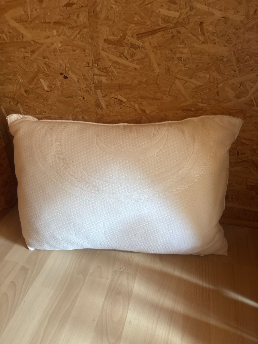 Cuscini: Oreiller à mémoire de forme 70x50 cm – Usato da Evionnaz venduto da roh_l5yz 1
