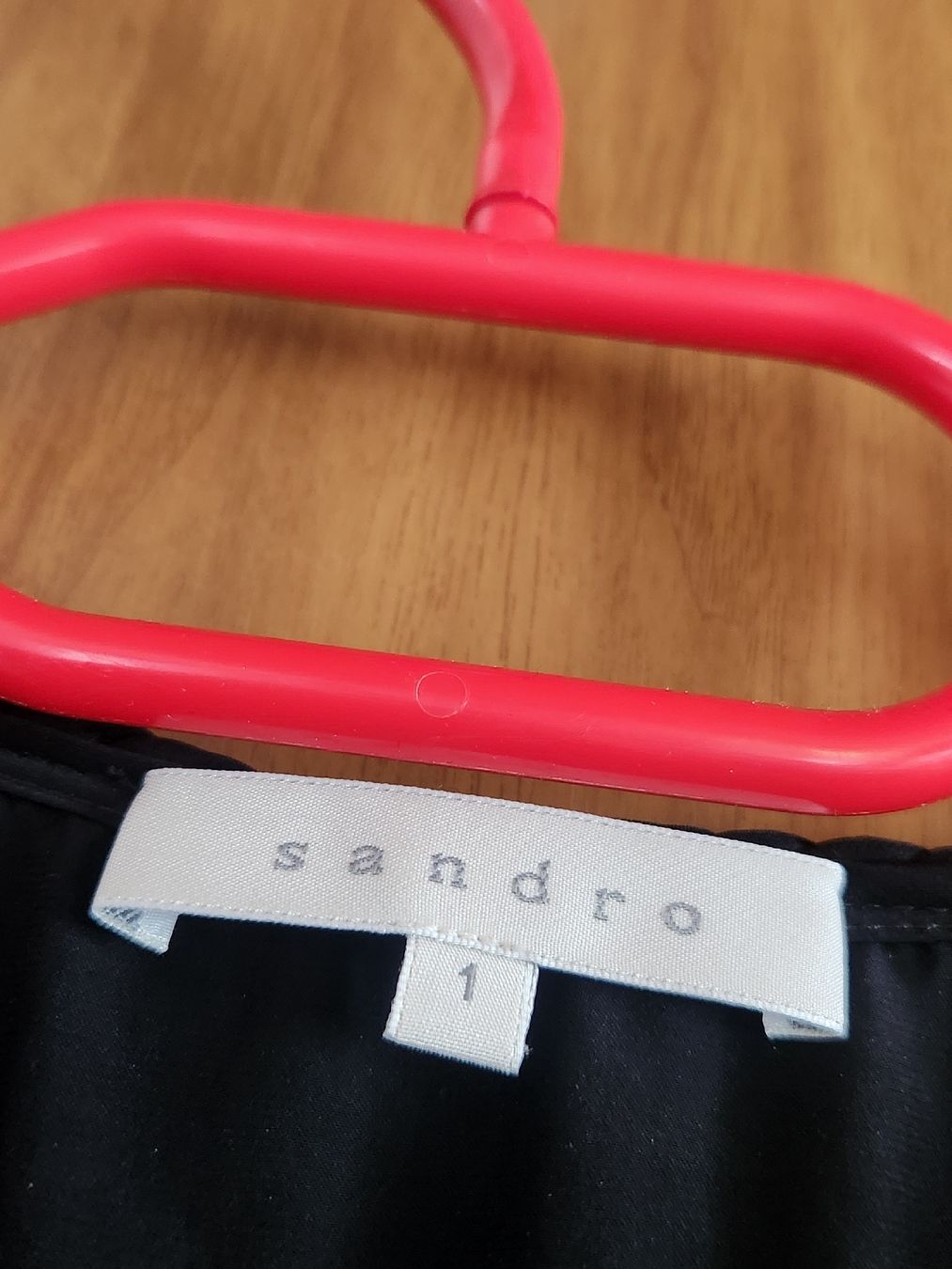 Sandro Vestiti: Robe noire Sandro taille 1(S/M) boutonnée, taille élastique – Usato da Niedergösgen venduto da Eva2410 7