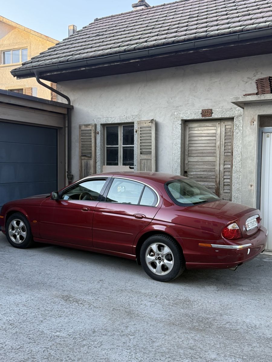 Jaguar Automobili: Jaguar S type 4.0 v8 – Usato da St-Sulpice NE venduto da Delvincuendet 1