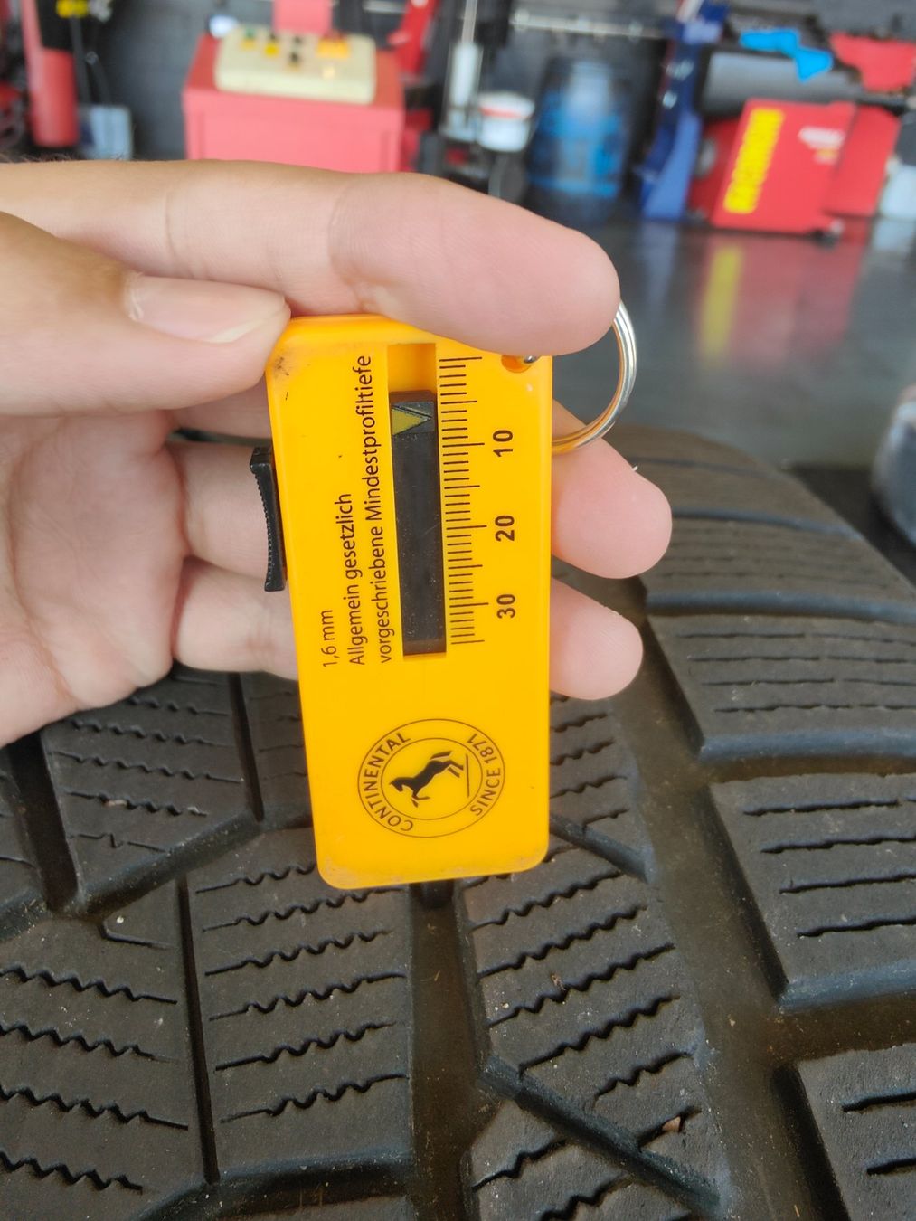 Continental Pneus & Kompletträder: Winterreifen 285/40 R22 – Gebraucht aus Oberengstringen von Reifen-Lagerverkauf 2