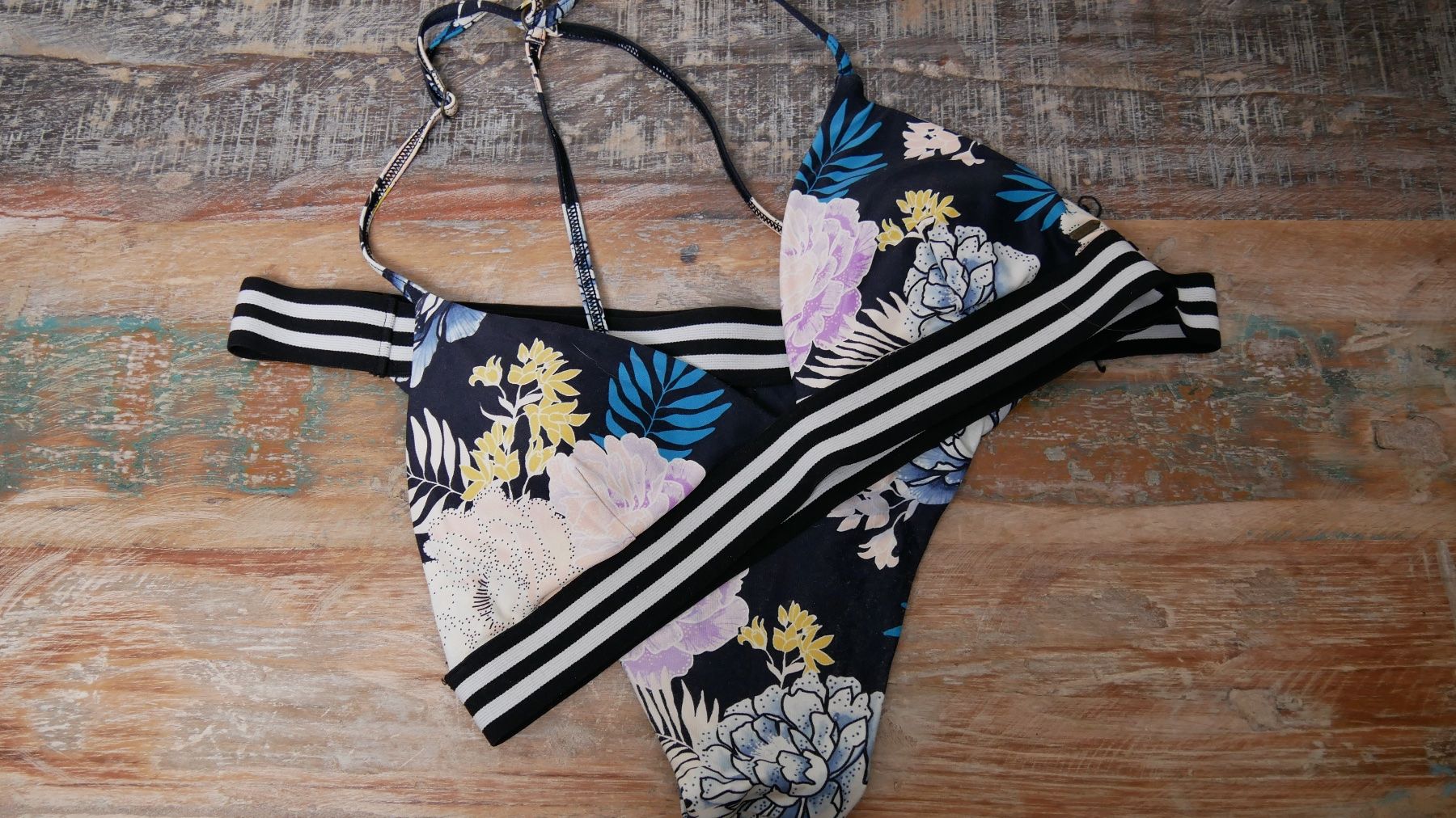 Rip Curl Costumi da bagno & Bikini: Ripcurl Bikini schwarz Blumen Grösse S – Usato da Zürich venduto da julia_vina 2