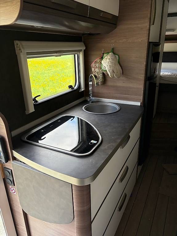 Veicoli da campeggio: Wohnmobil mieten – Usato da Pfäffikon ZH venduto da Auke 3