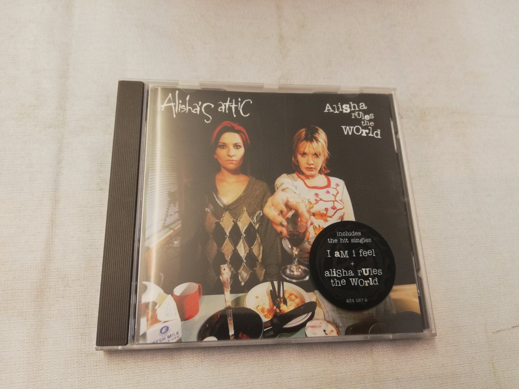 CD: ALISHA'S ATTIC - ALISHA RULES THE WORLD – Usato da Bern venduto da Vinylsound.ch