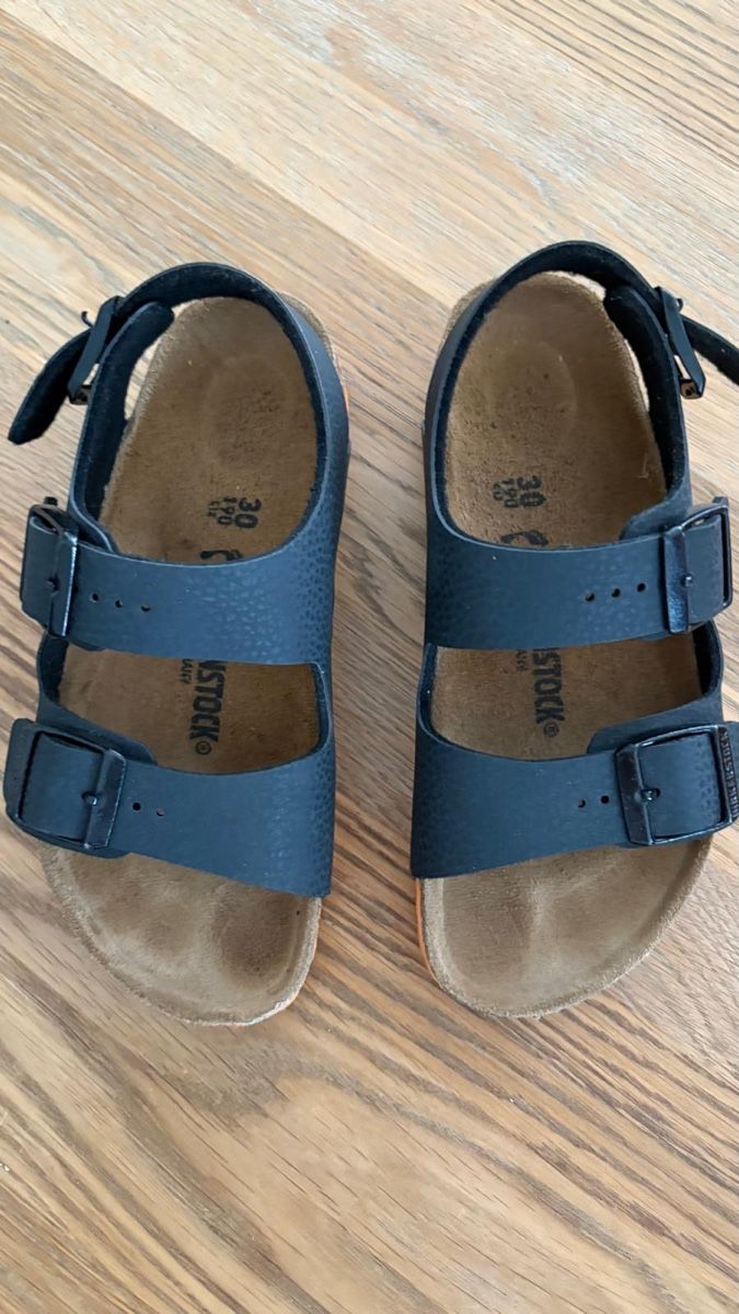 Birkenstock Scarpe per ragazzi: Birkenstock Kinder Hausschuhe Gr. 30 – Usato da Ostermundigen venduto da katant