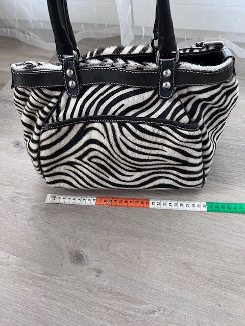 Borse da donna: Exklusive Zebra-Handtasche, wie neu! – Usato da Dulliken venduto da Nikitiki5 4