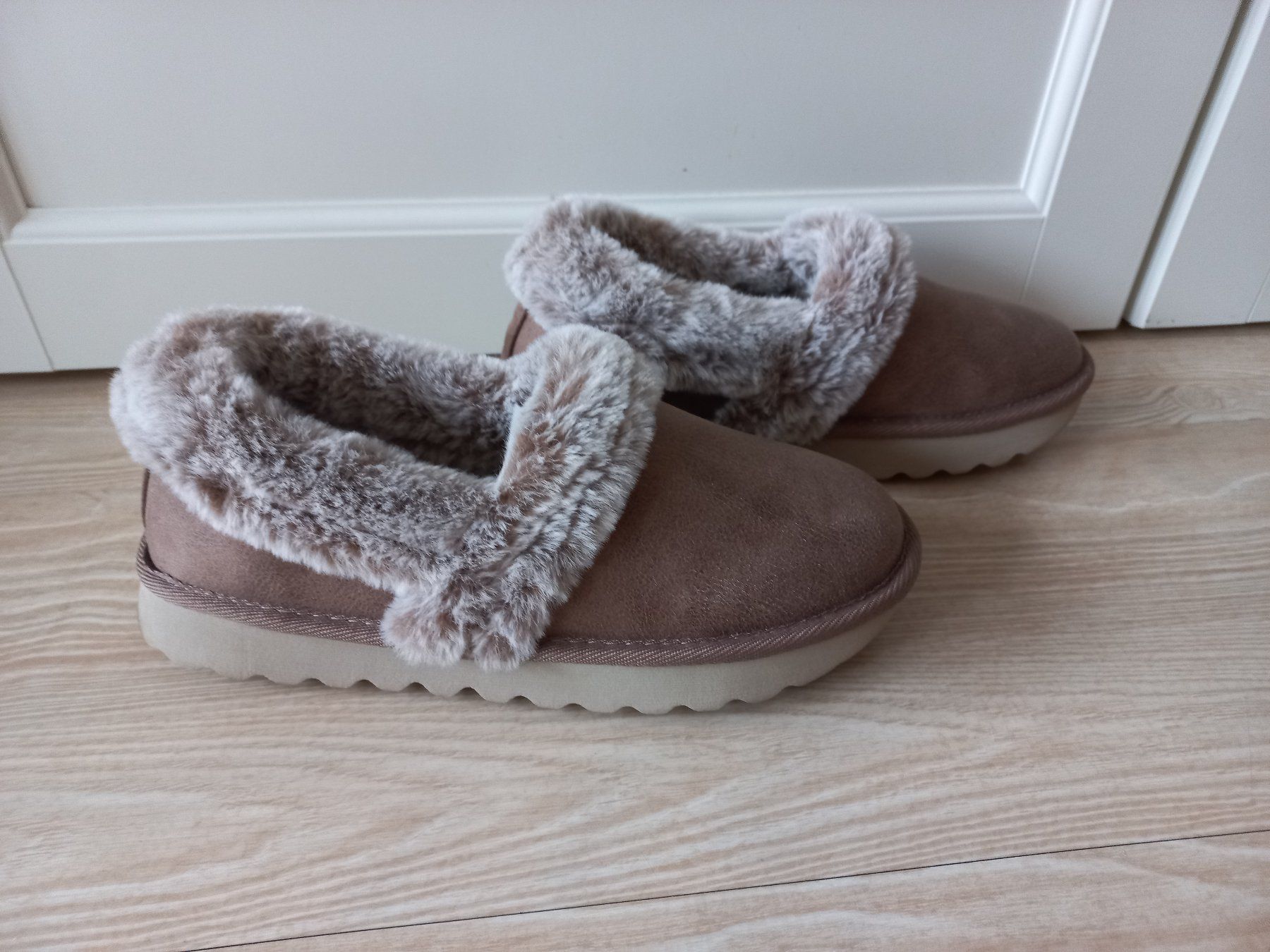 Skechers Scarpe da donna: Skechers Cozy Up – Nuovo (secondo la descrizione) da Châtelaine venduto da ing_mb6r 1