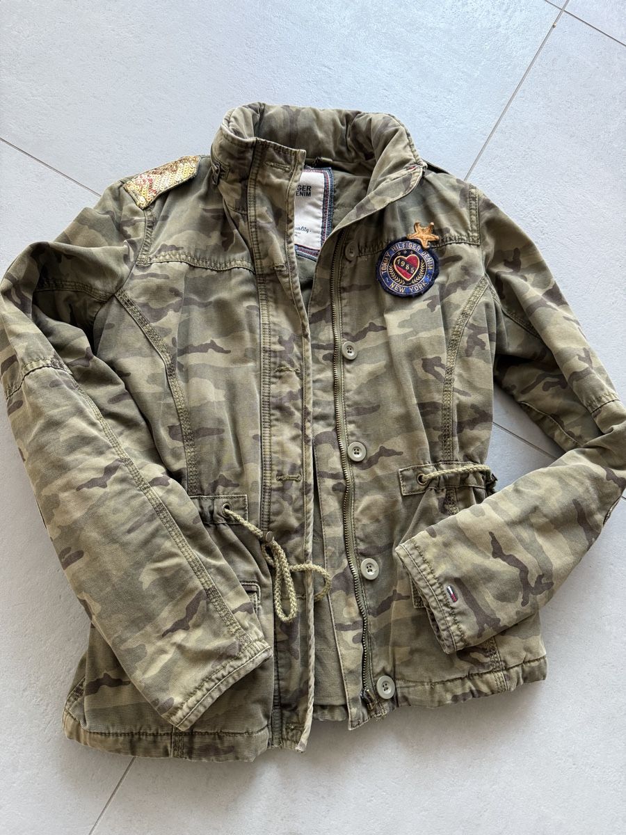 Tommy Hilfiger Jacken: Stylische Jacke Tommy Gr XS – Defekt aus Flawil von rudegirl17 1