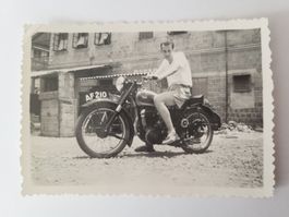 Altes Foto Mann auf Motorrad AF 210 Vintage Sammlerstück RA