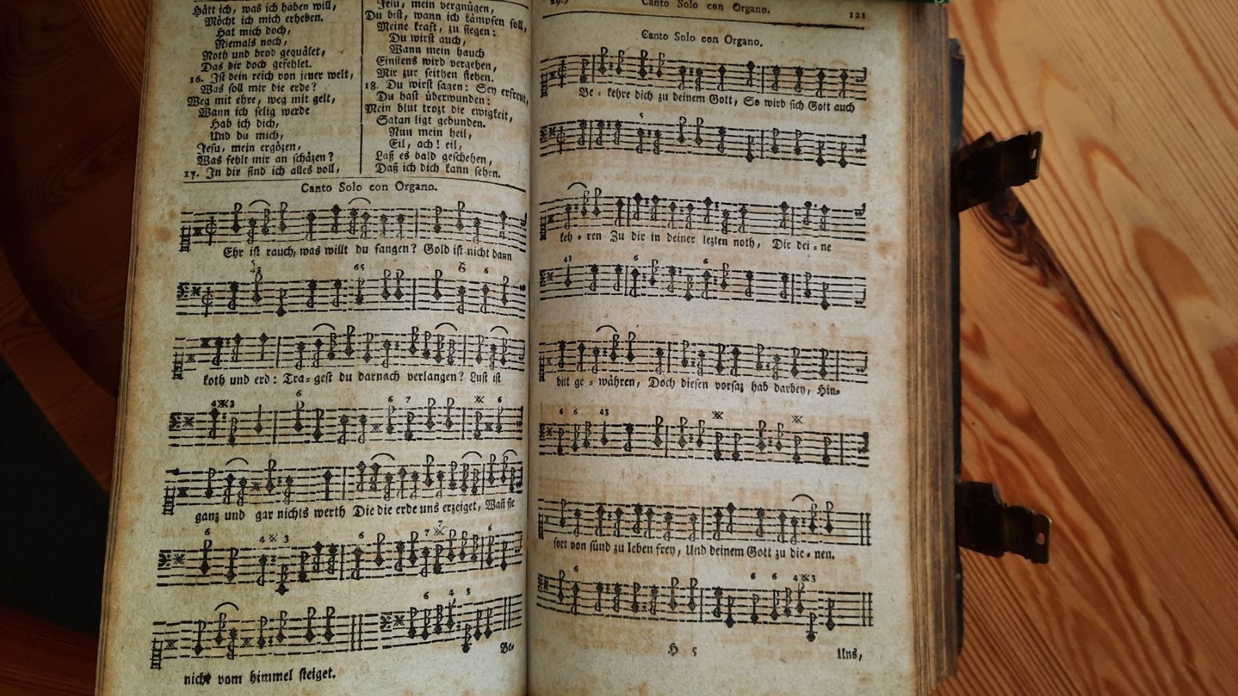 Bücher: MUSIKALISCHES HALLELUJA,  oder schöne + geistreiche Gesänge – Gebraucht aus zürich von gabab 2