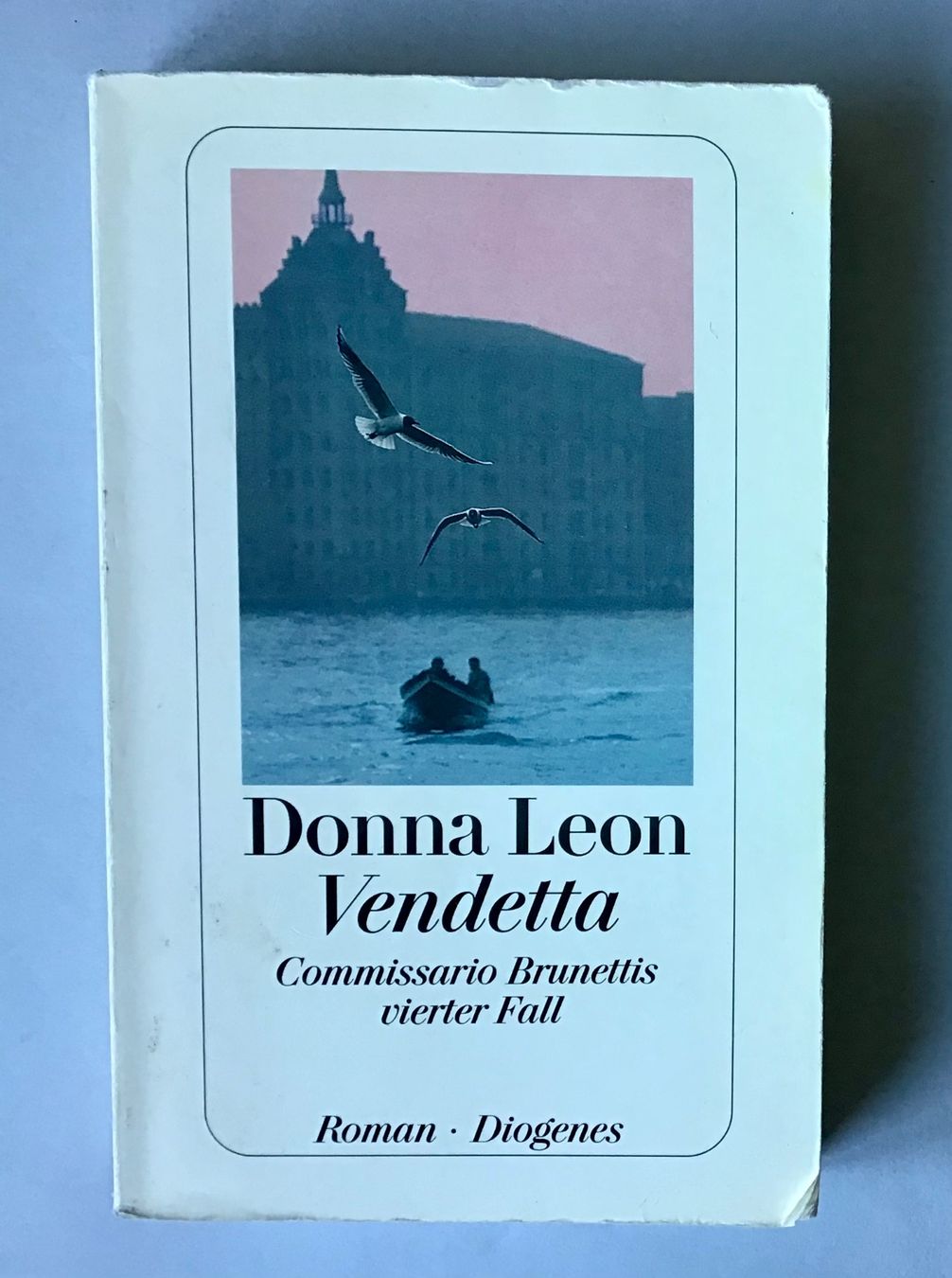 Libri: Donna Leon, Fall 4: Vendetta – Usato da Bubendorf venduto da Alpenheidi