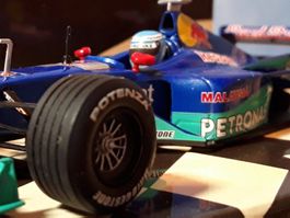 F1 Red Bull Sauber _ Showcar _ limitiert _ Minichamps _ 1:43