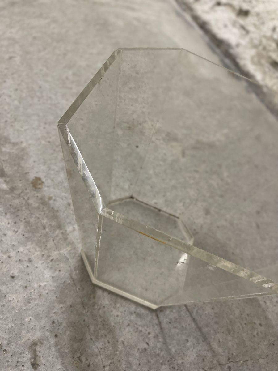 Vasen & Gefässe: Acryl Vase 8-eckig transparent Gebraucht – Gebraucht aus Genève von DEBARR.AS 9