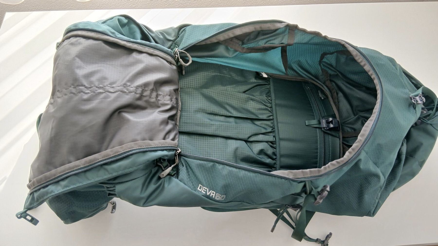 Gregory Zaini: Gregory Deva 60 Damen-Trekkingrucksack   Emerald Green Gr. S – Usato da Emmenbrücke venduto da gra_7ndc 3