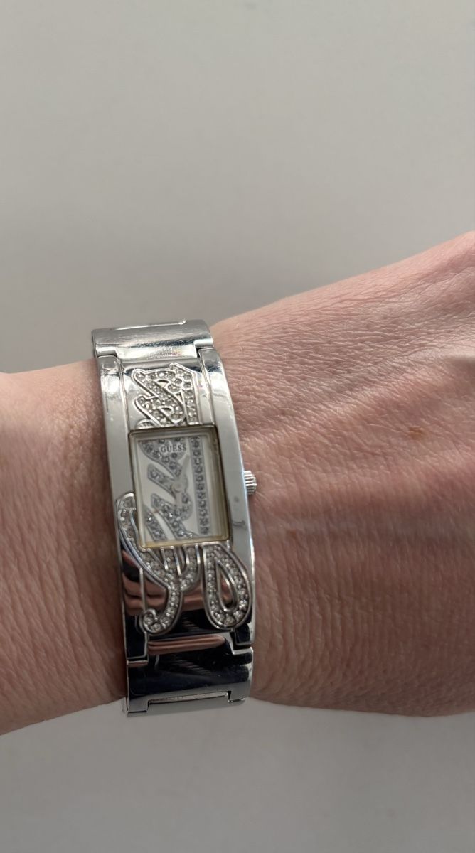 Guess Uhren: GUESS stainless steel watch – Gebraucht aus Windisch von bymarikaa