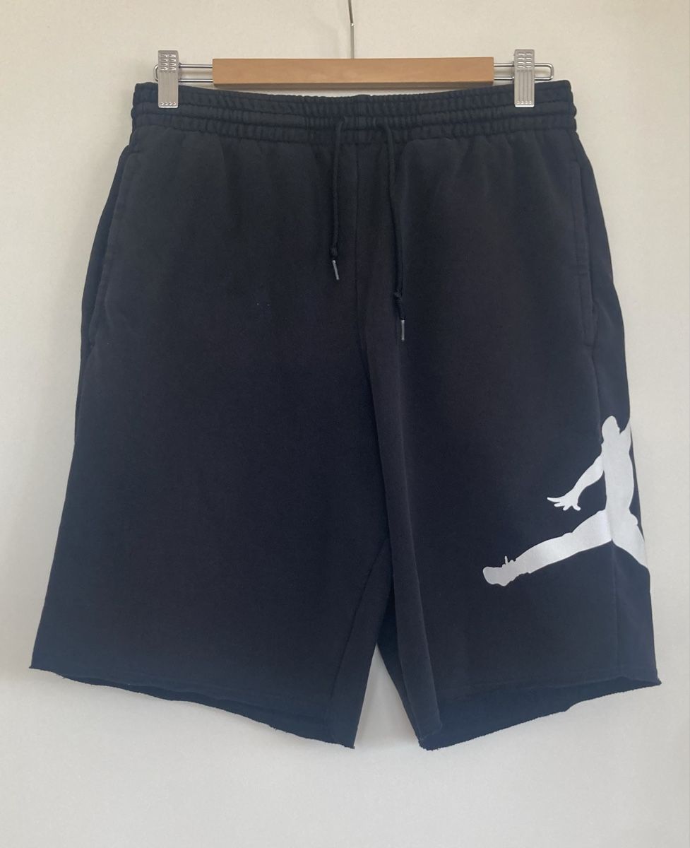 Jordan Pantaloni: Shorts Jordan noir taille M – Usato da Chêne-Bougeries venduto da GiovannaDiLoreto