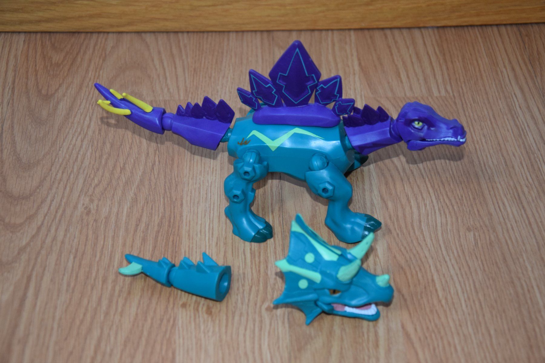 Hasbro Spielzeuge: Hasbro Jurassic World Hero Mashers Triceratops – Gebraucht aus Mezzovico von  1