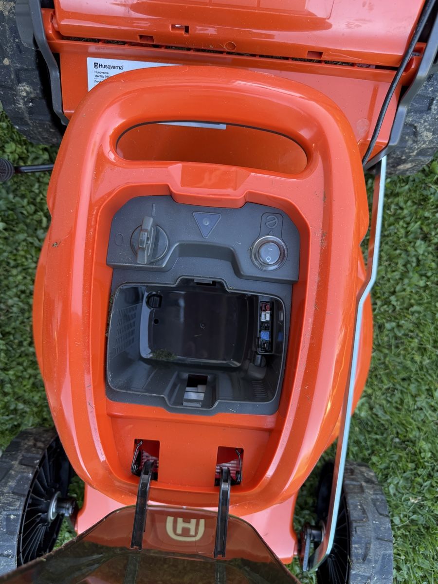Husqvarna Tagliaerba: Husqvarna LC 137i Rasenmäher – Usato da Aedermannsdorf venduto da Nicki2315 5