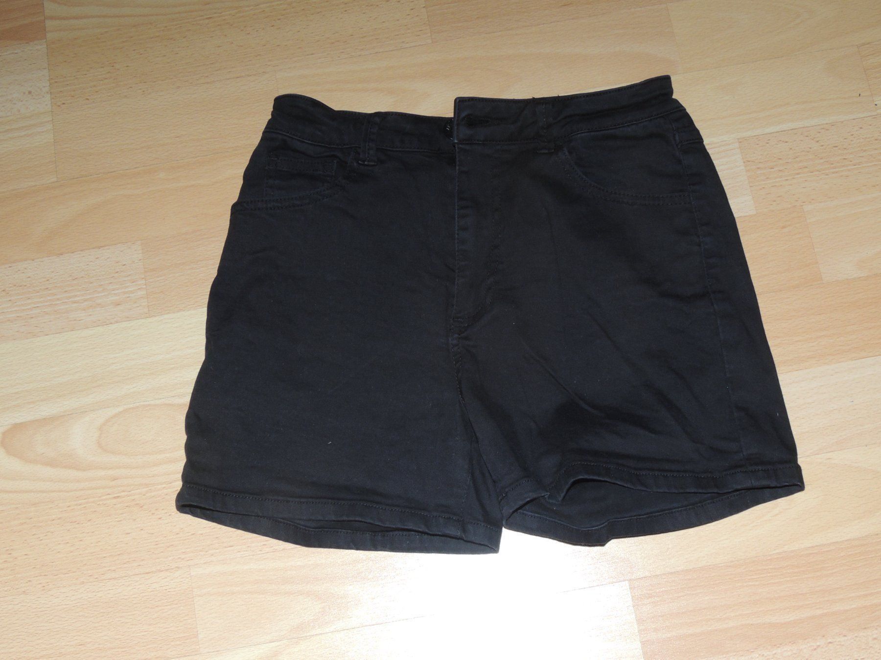 Pantaloni: Kurze schwarze Hose – Usato da Bern venduto da jbern3012