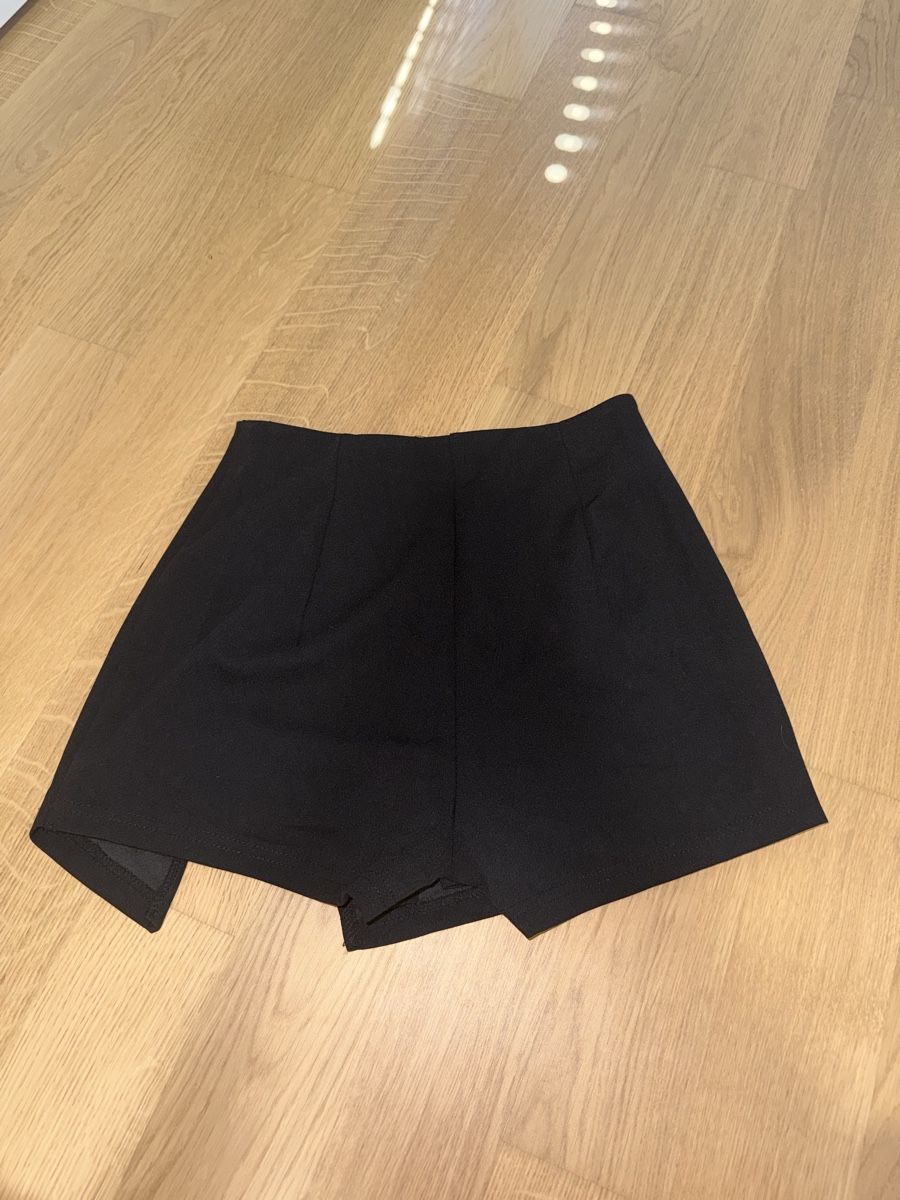 Shein Pantalons: Schwarze Stoffhose  – D'occasion à seon par vikii._1 1
