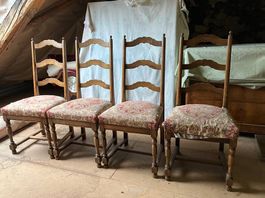 4 chaises vintage en bois massif  stables  assise tissu