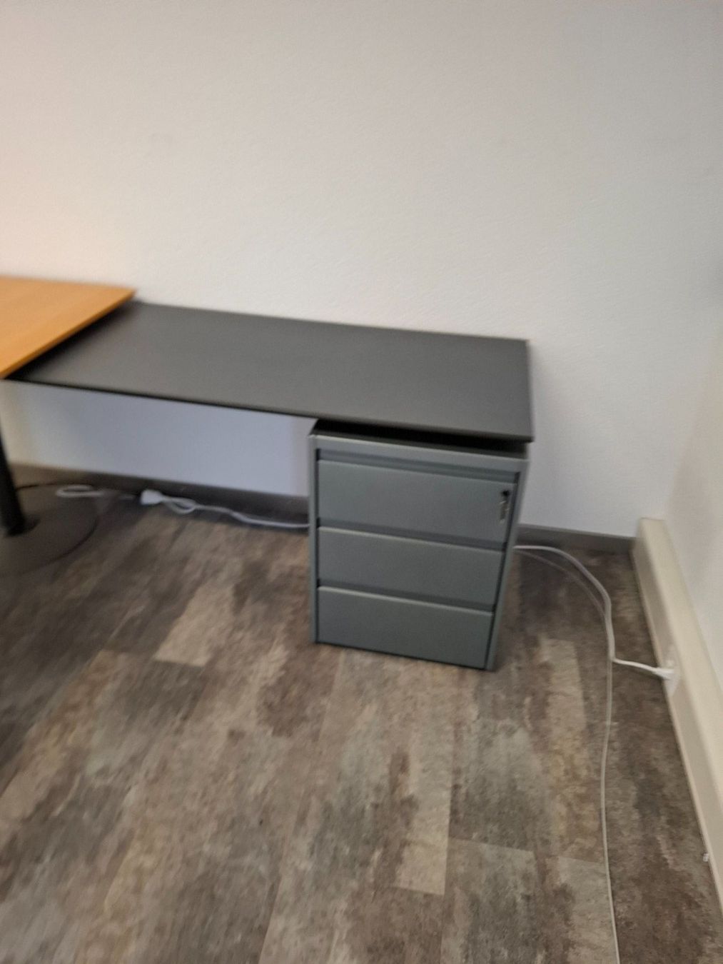 Bureaux: 005 Eckbürotisch mit 2 Korpusse – D'occasion à Derendingen par Meisterstuecke 1