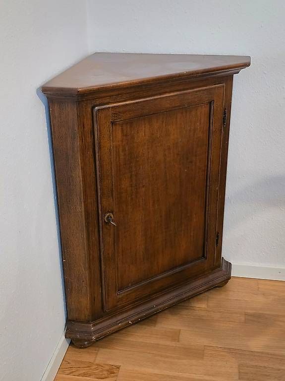Armadi: Praktischer Eckschrank / Eckkommode (Echtholz) – Usato da Ennetbaden venduto da cyrill_94