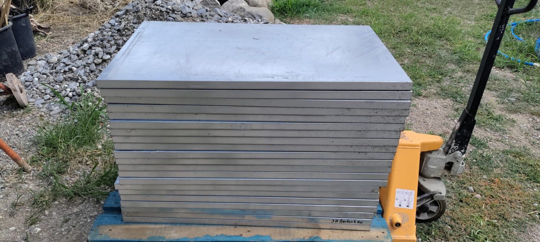 Regale: Metalltablare 21 Stück – Gebraucht aus Ottikon von nag-champa77