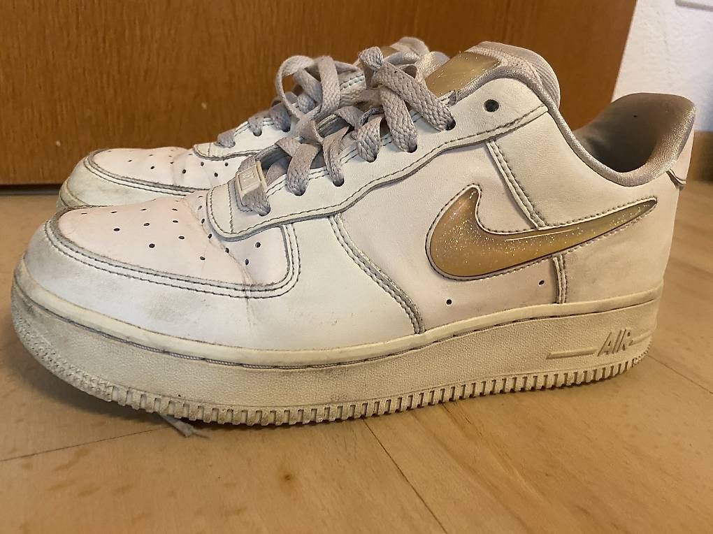 Nike Damenschuhe: Beige Glitzer AF1 Air Force EU 39 – Gebraucht aus Spreitenbach von captaincrunch 1