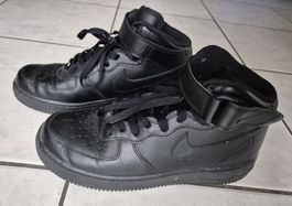 Schwarze Nike Air Force 1 Sneaker, Gr. 40.5