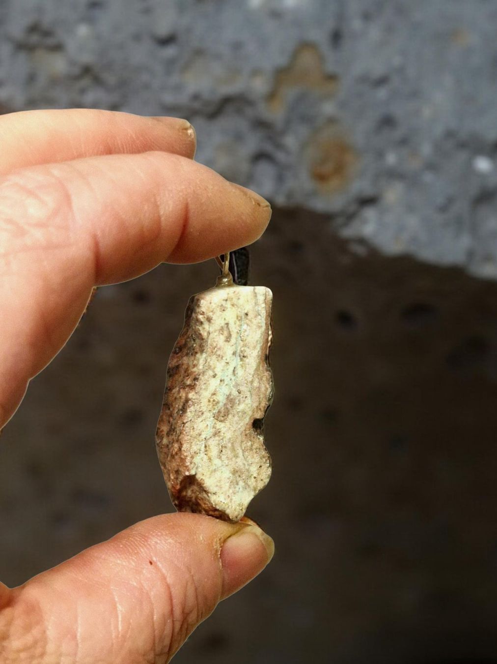 Minerali & Pietre curative: Kettenanhänger aus Schweizer rosa Alabaster – Nuovo e nell'imballaggio originale da Aarau venduto da Schmuckhoehle_MD 8