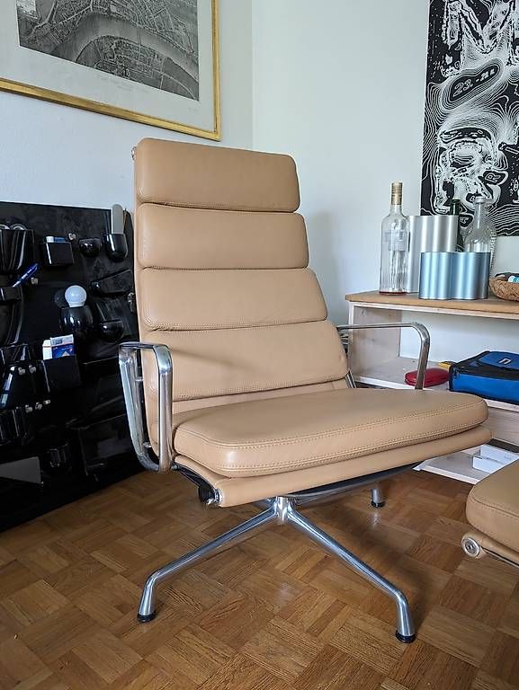 Poltrone: Vitra  EA 222 & Ottoman EA 223  Leder Premium Cognac – Usato da  venduto da