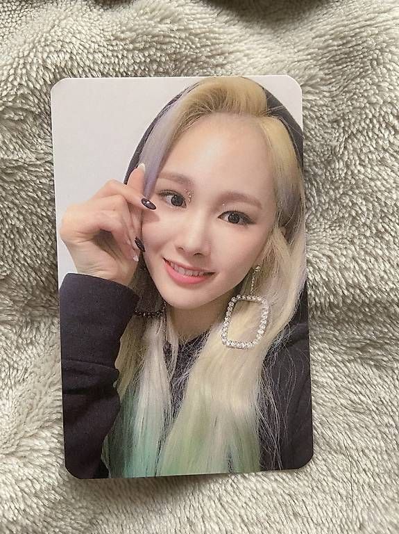 CDs: Album kpop - Everglow - Reminiscence  – Gebraucht aus Perroy von Tatian_A 2