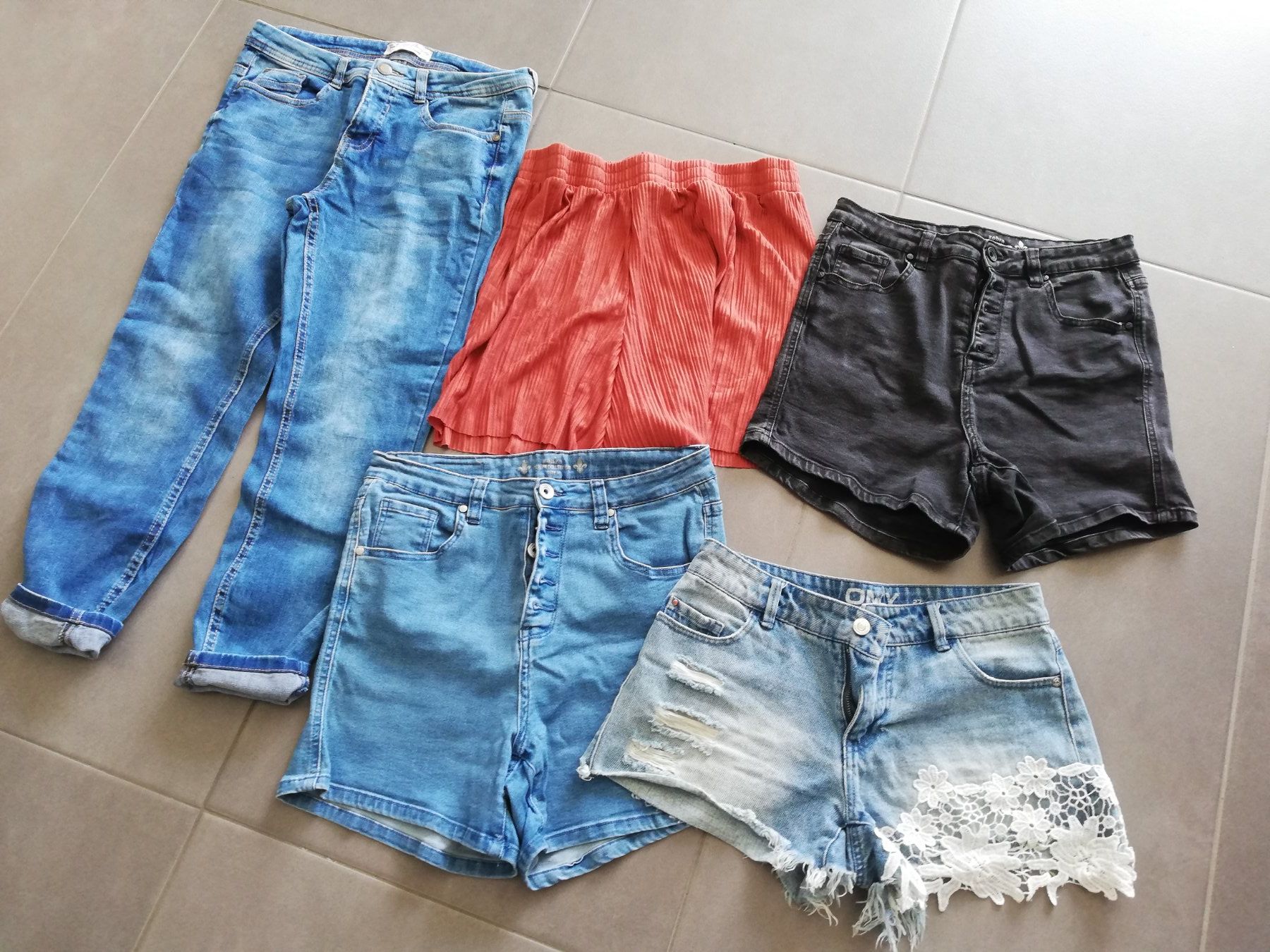 Lotti di vestiti: Jeans Shorts div Gr M – Usato da Untersiggenthal venduto da Marlen59