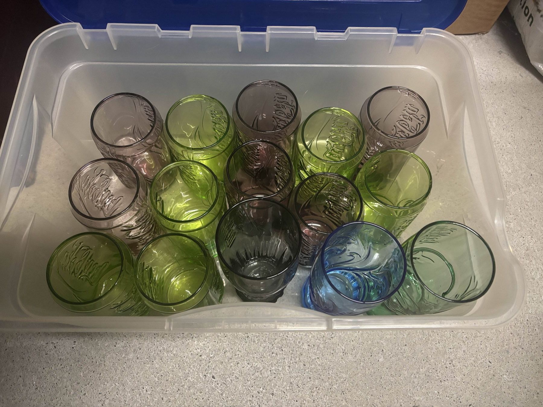 Bicchieri: Lot de 15 verres Coca Cola – Nuovo (secondo la descrizione) da Mont-sur-Lausanne venduto da Slushymana