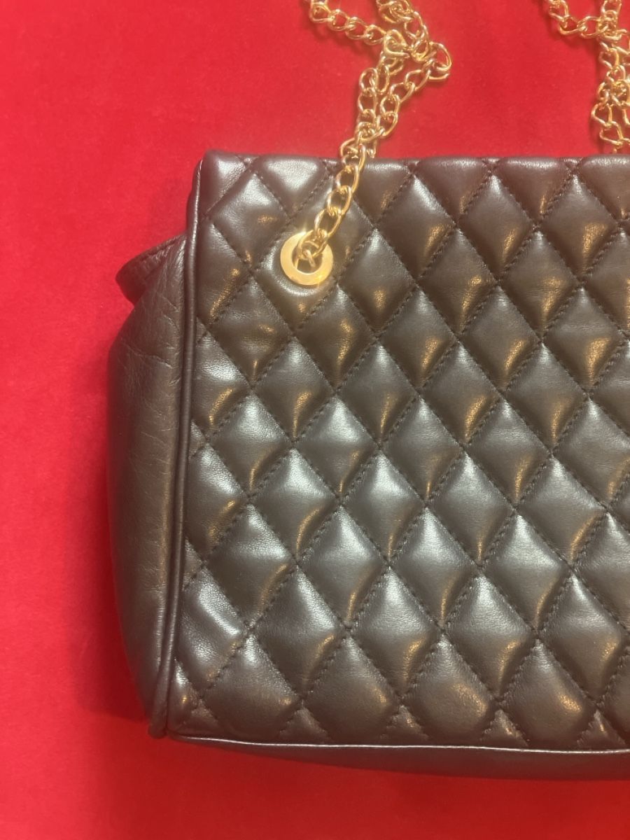 Borse da donna: Leder Handtasche schwarz mit Goldkette  – Usato da Muralto venduto da jac_hkz5 1