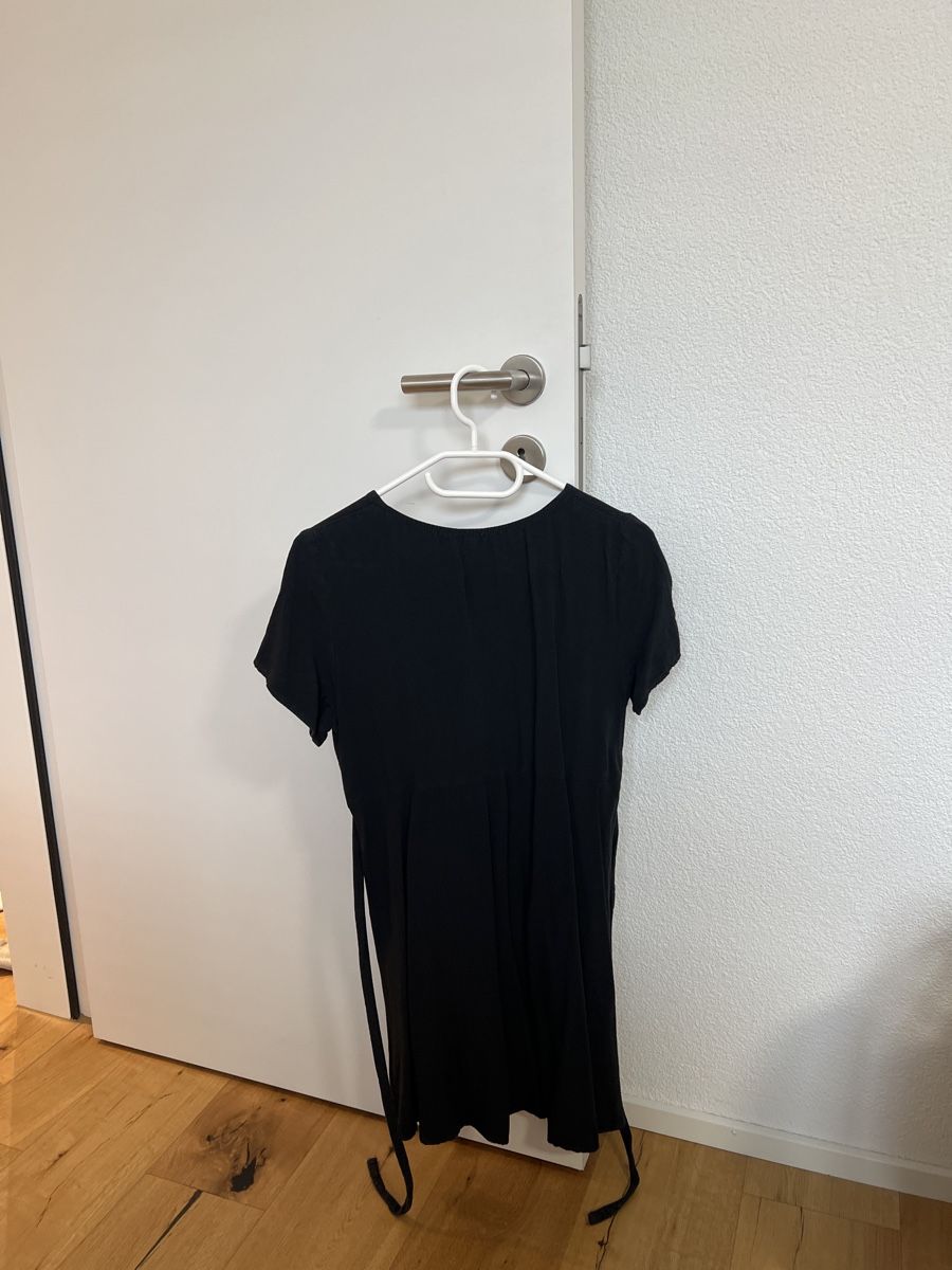 Vestiti: Elegantes Schwarzes Sommerkleid Gr. S – Usato da Feldbrunnen venduto da soon-nam 2