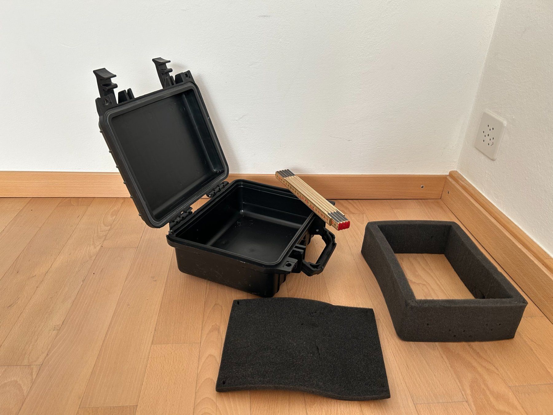 Valises de voyage: Robuster kleiner Kunststoff-Koffer – D'occasion à Stäfa par cka_5r5z 6
