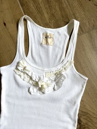 Hollister Träger Tank top S Spitze Pailletten Volants weiss