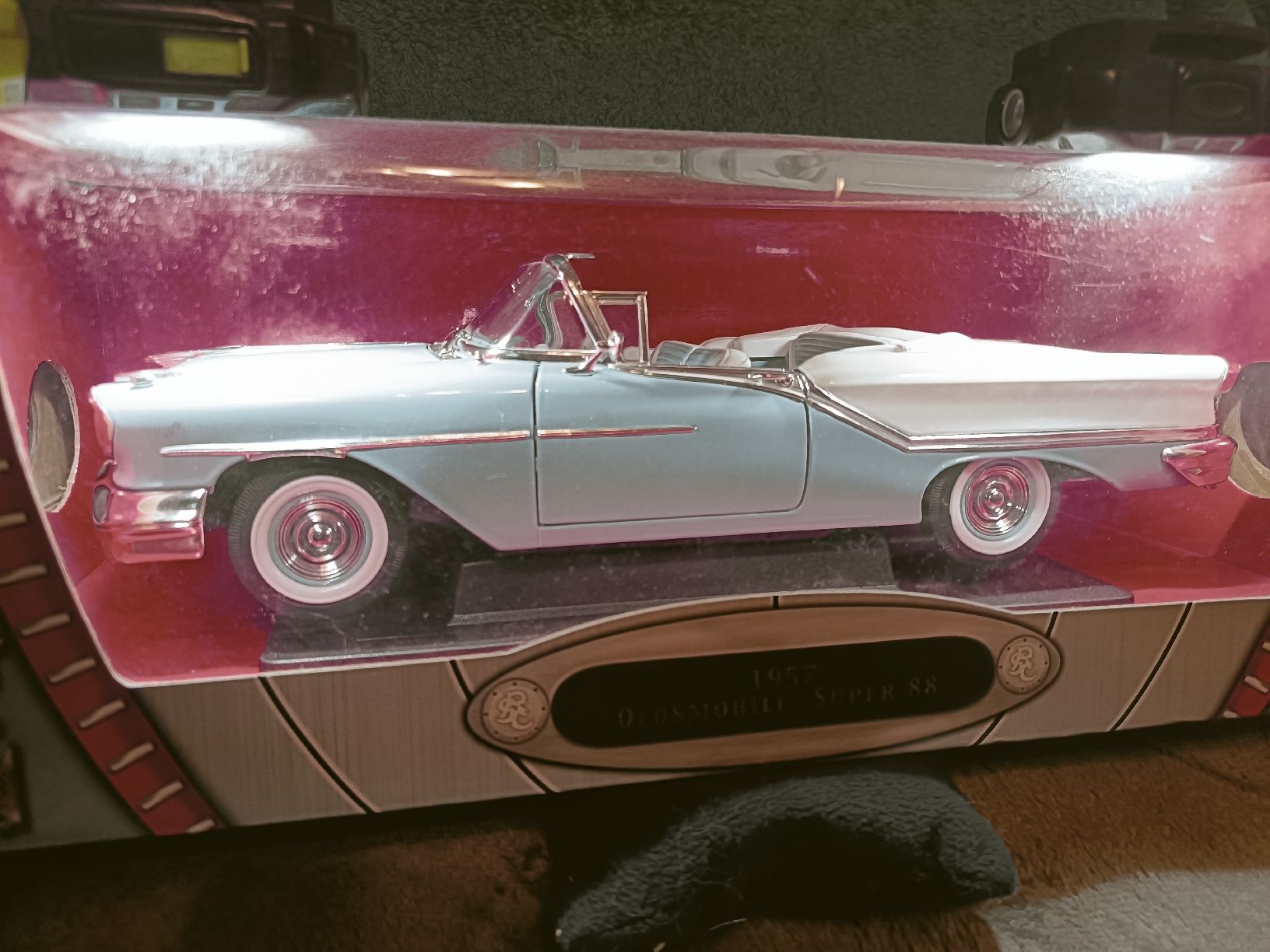 Modellini d'auto: 1/18 1957 Oldsmobile Super 88 – Nuovo e nell'imballaggio originale da Köniz venduto da Mhoschitinu 2