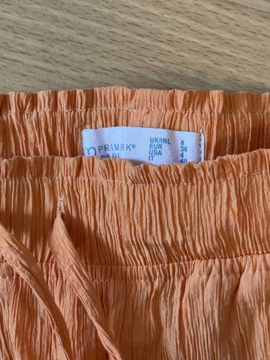 Primark Pantaloni: Orange Plissee-Hose (Gr. 36, Primark) – Usato da Luzern venduto da vqu_8gks 1
