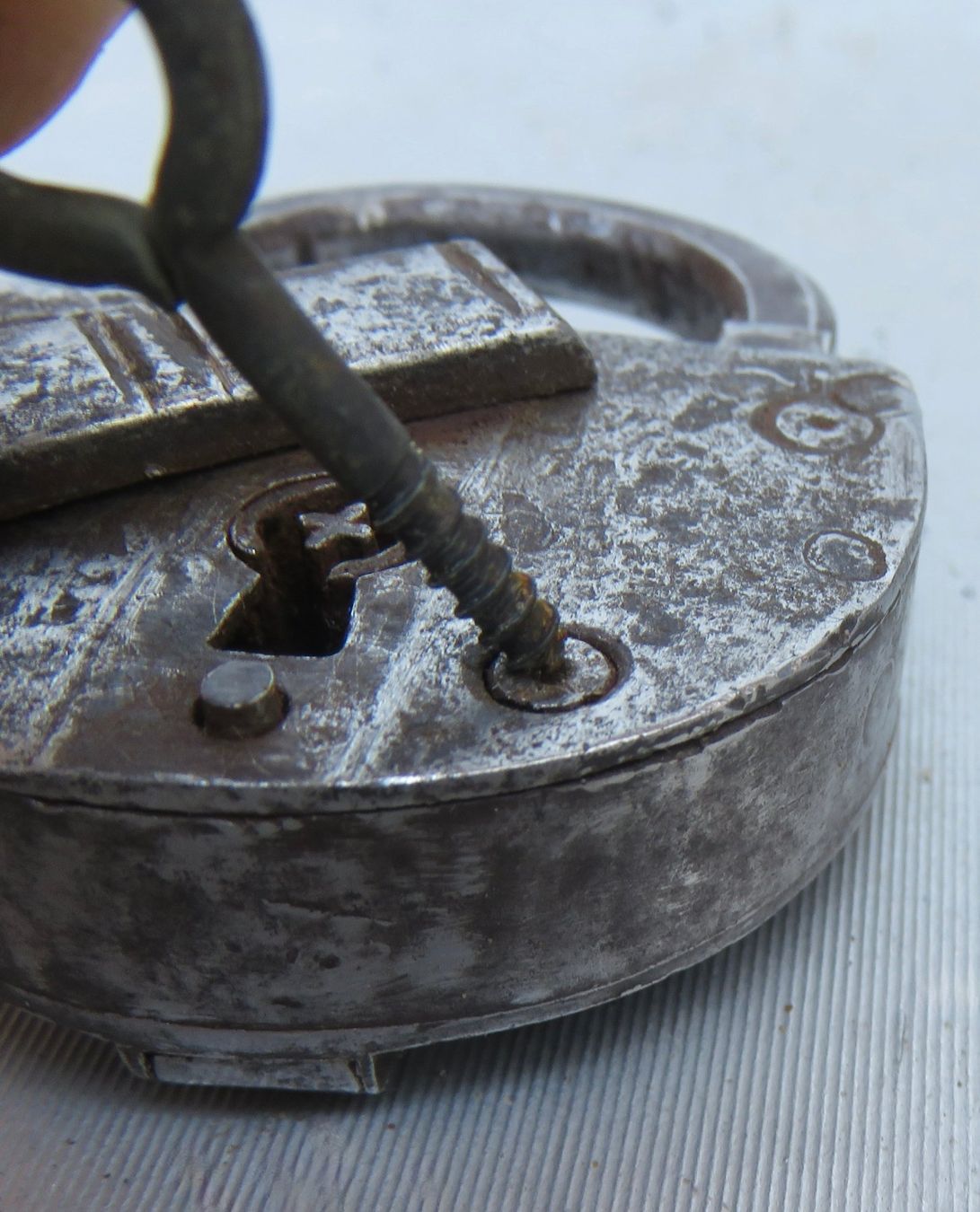 Cadenas: ANTIKES SPEZIAL VORHÄNGESCHLOSS – D'occasion à BERN par erassmusvonrotterdam 3