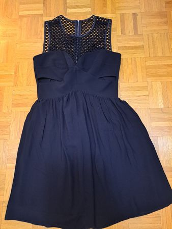 Robe Sandro noire, taille 2, avec détails en maille.