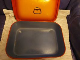 2 poêle en fonte Creuset, 1 plateau email couvercle au four