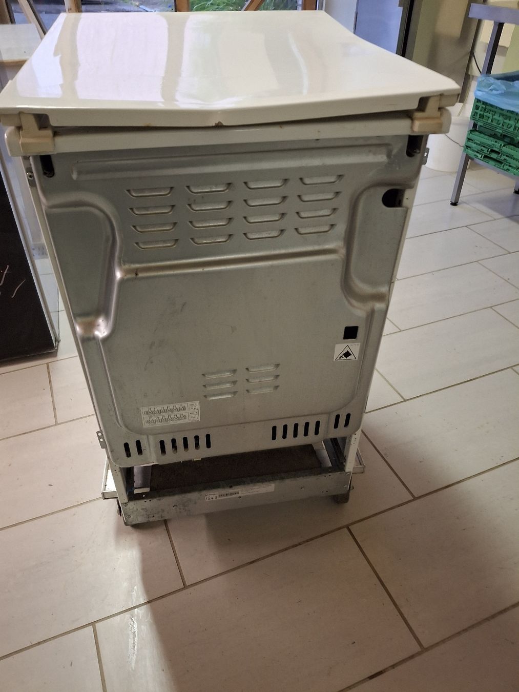 Electrolux Appareils de cuisine: Elektroherd mit Backofen weiss gebraucht – D'occasion à Pfaffnau par uff_v68c 3