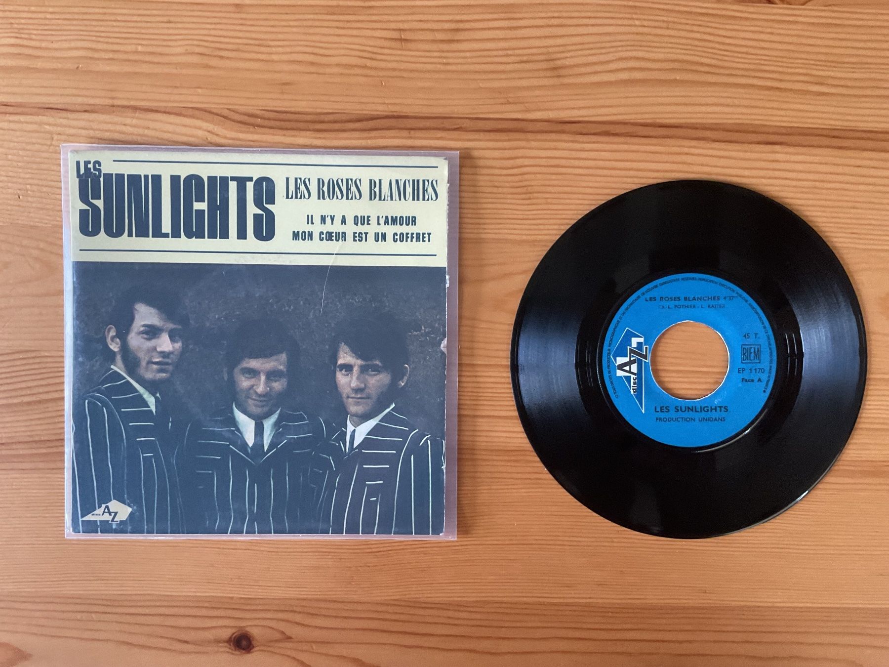 Vinyles: Single 7’’ - Les Sunlights / Les roses blanches – D'occasion à Ocourt par ocourtois